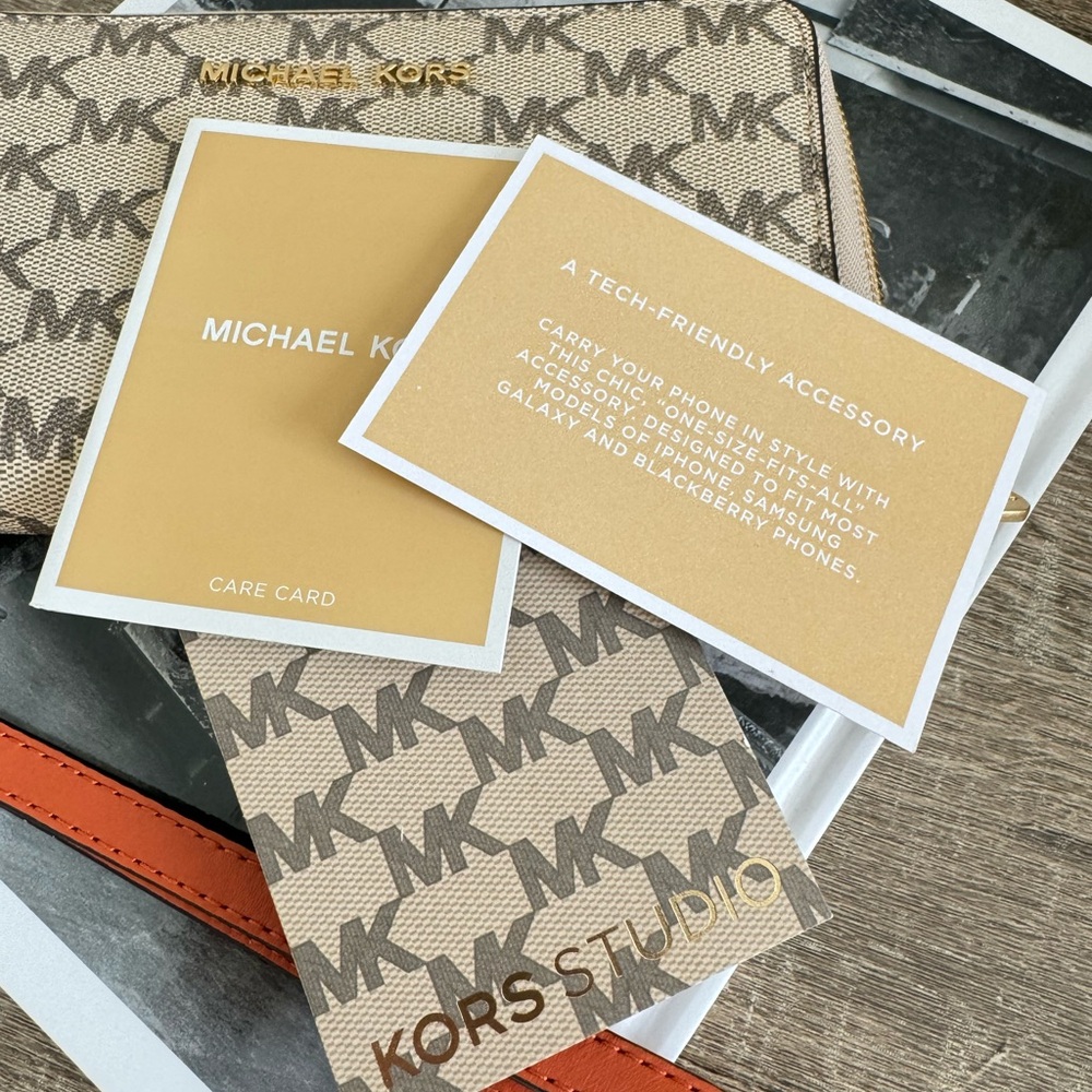 NWT MICHAEL KOR JET SET TRAVEL LARGE FLAT PHONE CASE WALLET MK NAT/ORANGE - Picture 4 of 8